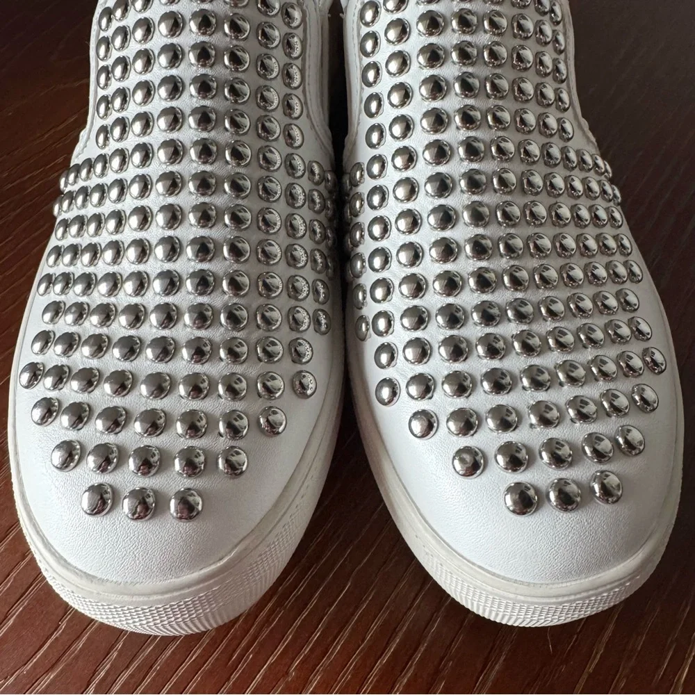 Steve Madden Torid White Sneakers with Silver Studs Womens Size 8 Slip On Shoes - Picture 2 of 11